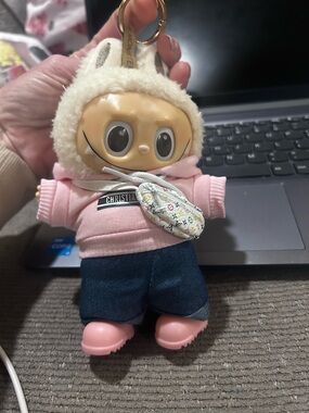 The monsters la bubu with outfit, NEW